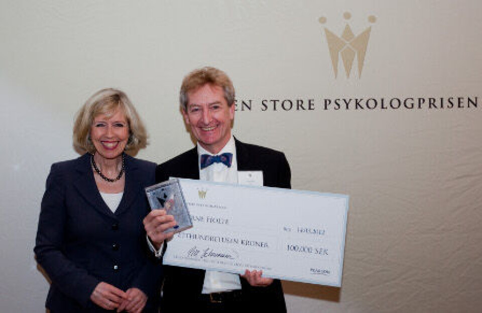 Helse- og omsorgsminister Anne-Grete Strøm-Erichsen delte 14. mars ut Den Store Psykologprisen til Arne Holte.