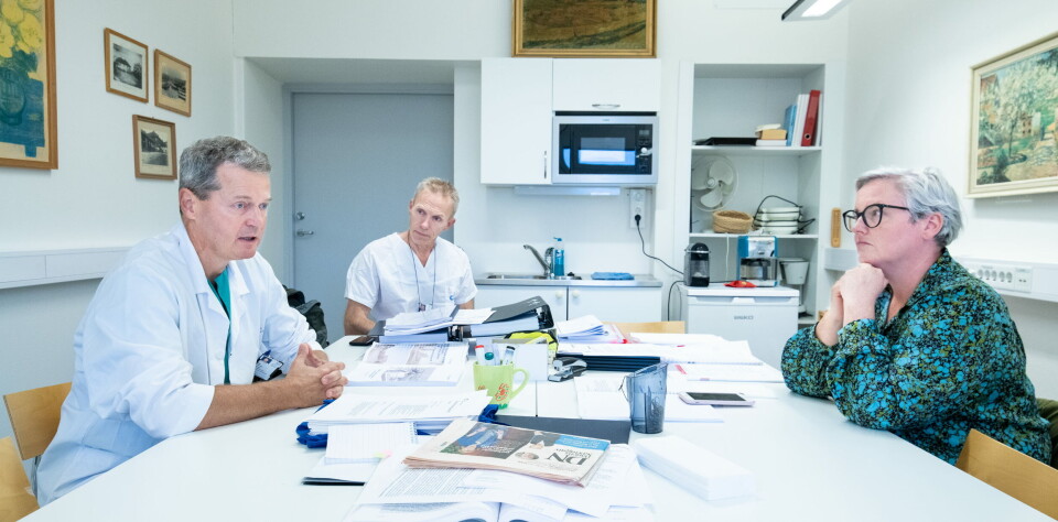 RYDD OPP! Tillitsvalgte krever at det ryddes opp i varslingsrutinene ved OUS og i dialogen mellom ansatte der og tilsynsmyndighetene, og vil ha slutt på faste dialogmøter mellom OUS-ledelsen og Fylkeslegen. Fra venstre Eigil Fossum, Aasmund Bredeli, og Ingvill Schau Ystgaard. Foto: Vidar Sandnes