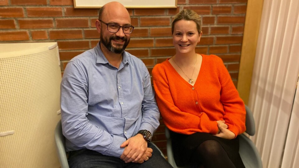 DELTOK PÅ KURS: Legene Odd Bjørn Johnsen og Katarina Hagen deltok tidligere denne uken på kurs i kommunikasjon for leger i spesialisering i onkologi. Foto: Victoria Ek DELTOK PÅ KURS: Legene Odd Bjørn Johnsen og Katarina Hagen deltok tidligere denne uken på kurs i kommunikasjon for leger i spesialisering i onkologi. Foto: Victoria Ek