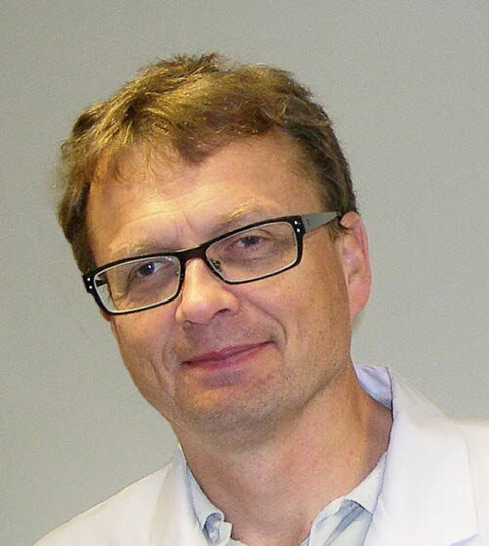 INSULINPRODUKSJON: Anders Molven sier at funnene viser hvordan en sykdomsprosess som starter i den delen av bukspyttkjertelen som skiller ut fordøyelsesenzymer, til slutt kan nedsette insulinproduksjonen.
Foto: UiB INSULINPRODUKSJON: Anders Molven sier at funnene viser hvordan en sykdomsprosess som starter i den delen av bukspyttkjertelen som skiller ut fordøyelsesenzymer, til slutt kan nedsette insulinproduksjonen.
Foto: UiB