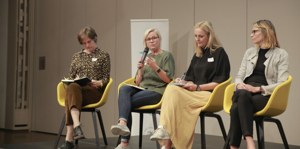 FASTLEGE-DEBATT: Kjersti Toppe (Sp), Ingvild Kjerkol (Ap) og Torhill Eidsheim (H) og Maria Jahrmann Bjerke (H) i panelet. Foto: Lasse Moe