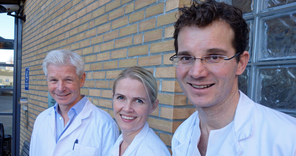 VAKTE OPPSIKT: Svein Mjåland (t.v), Marte Cameron og Christian Kersten vakte oppsikt med sin oppdagelse av at en kreftmedisin hadde effekt på nervesmerter. Foto: Irene Svozilik, Sørlandet sykehus. Foto: