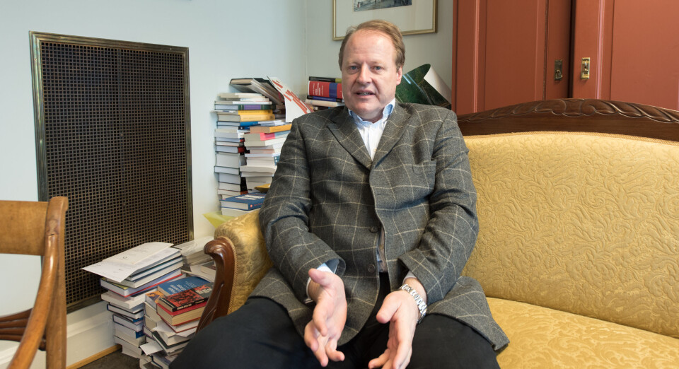 KRITISK: Mads Andenæs, jusprofessor ved Universitetet i Oslo, mener det er tvilsomt om hemmeligholdet er innenfor lovens rammer – og kaller det uansett «dårlig forvaltningspraksis». Foto: Per Corneliussen KRITISK: Mads Andenæs, jusprofessor ved Universitetet i Oslo, mener det er tvilsomt om hemmeligholdet er innenfor lovens rammer – og kaller det uansett «dårlig forvaltningspraksis». Foto: Per Corneliussen