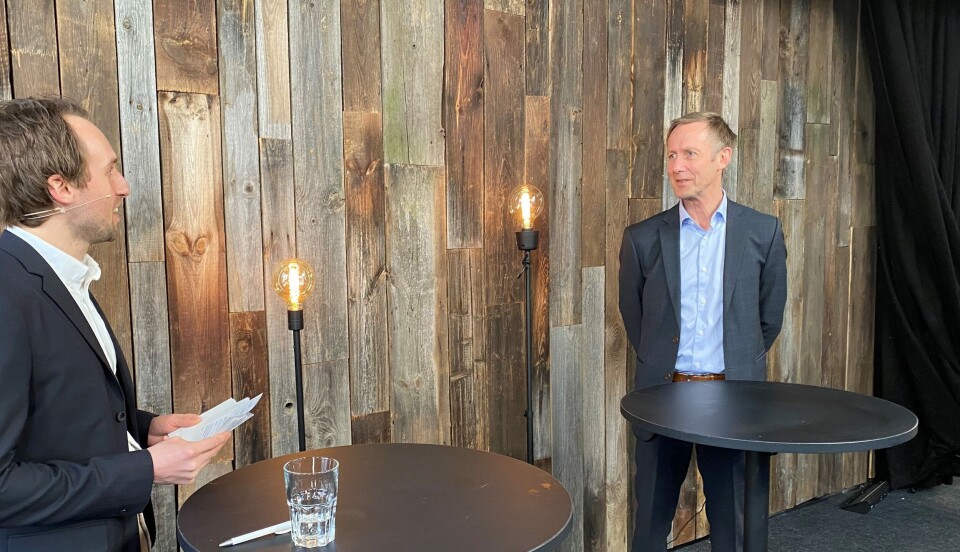 Direktør Audun Hågå (t.h.) Statens legemiddelverk intervjues av programleder og journalist Lasse Moe i Dagens Medisin under fagseminaret DM Arena Digital Pharmaledelse under pandemien. Foto: Julie Kalveland Direktør Audun Hågå (t.h.) Statens legemiddelverk intervjues av programleder og journalist Lasse Moe i Dagens Medisin under fagseminaret DM Arena Digital Pharmaledelse under pandemien. Foto: Julie Kalveland