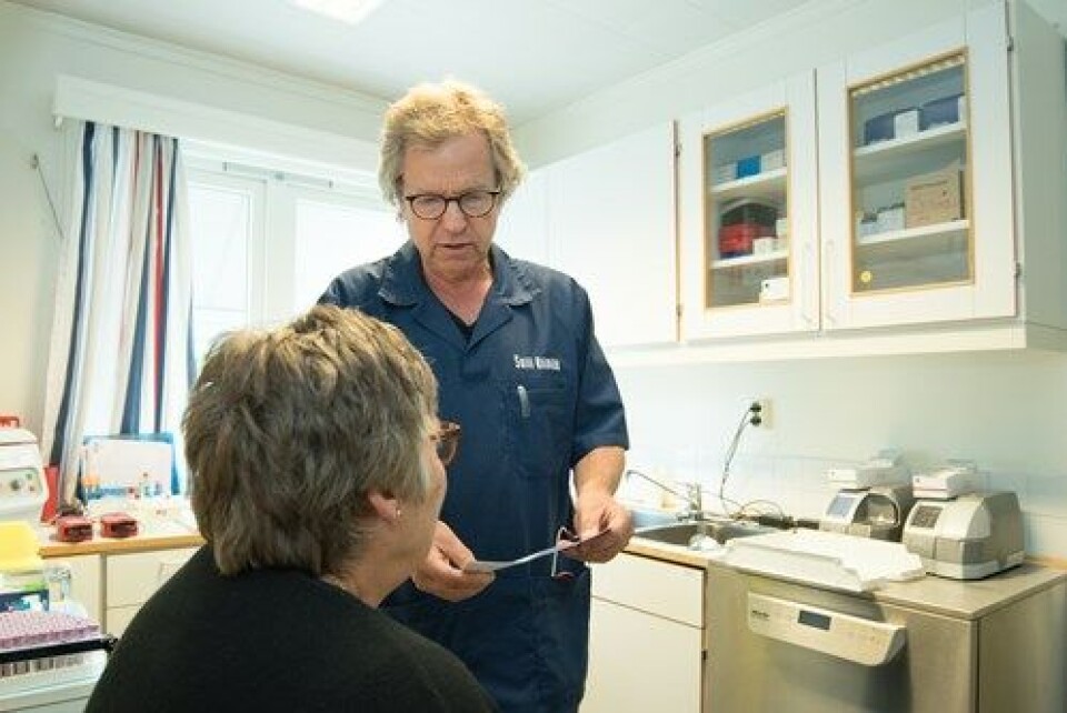 VIL AVMYSTIFISERE: – Det er ikke noe mystisk med dette. Jeg jobber etter en bra etisk standard – faglig integritet er man jo avhengig av i all virksomhet, sier fastlege Kristian Furuseth, som har diabetes som spesialfelt.
Foto: Vidar Sandnes VIL AVMYSTIFISERE: – Det er ikke noe mystisk med dette. Jeg jobber etter en bra etisk standard – faglig integritet er man jo avhengig av i all virksomhet, sier fastlege Kristian Furuseth, som har diabetes som spesialfelt.
Foto: Vidar Sandnes