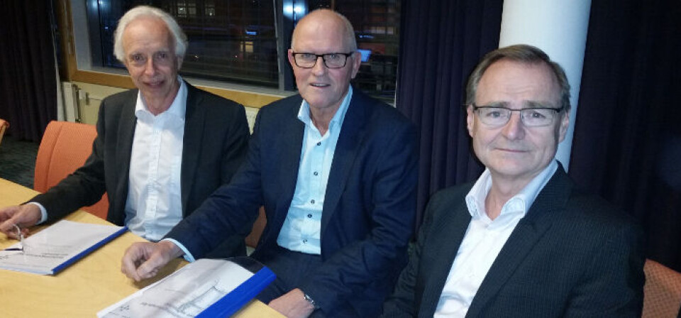 DIREKTØRENE BESTEMMER: Peder Olsen fra Helse Sør-Øst, Daniel Haga fra Helse Midt og Lars Vorland fra Helse Nord under mandagens møte. Herlof Nilssen fra Helse Vest var også tilstede under møtet. Foto: Anne May Knudsen