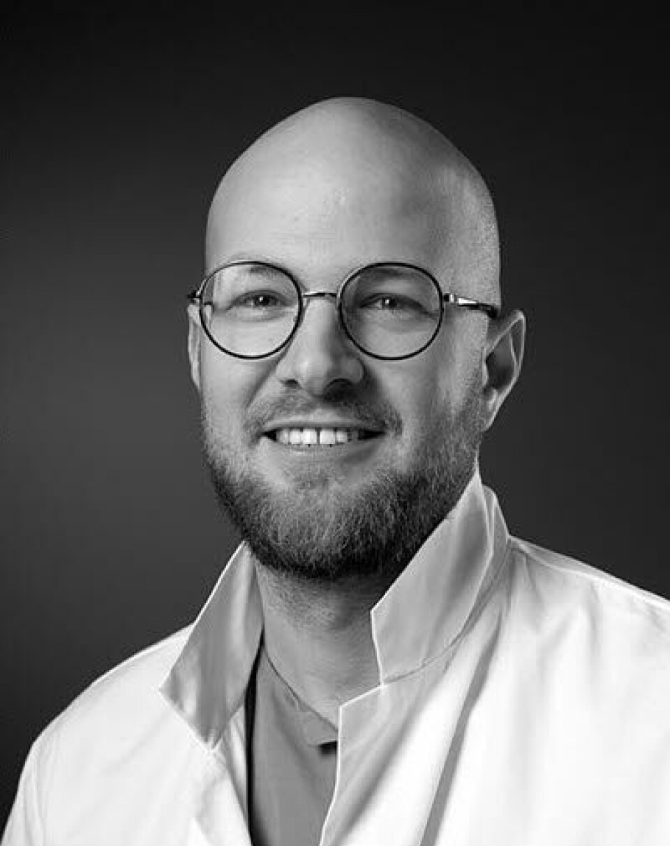 FORSKER: Marton König, lege og forsker ved Nevrologisk avdeling på Oslo universitetssykehus er førsteforfatter på artikkelen som er publisert i Jama Neurology.
Foto: Privat FORSKER: Marton König, lege og forsker ved Nevrologisk avdeling på Oslo universitetssykehus er førsteforfatter på artikkelen som er publisert i Jama Neurology.
Foto: Privat