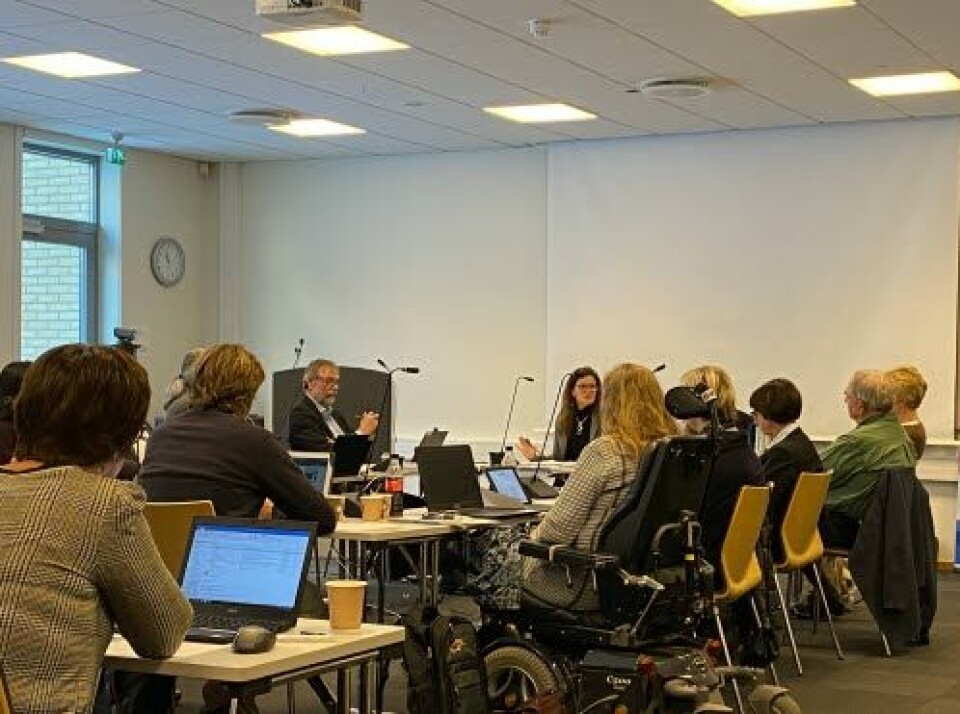 MØTE: Administrerende direktør Cathrine Lofthus redegjør for sitt styre under møtet i Helse Sør-Øst på Hamar onsdag.
Foto: Julie Kalveland