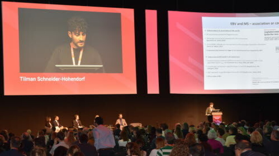 LATE BREAKING: Tilman Schneider-Hohendorf hadde årets siste presentasjon på ECTRIMS 2022.
Foto: Michael Chr. A. Simonsen LATE BREAKING: Tilman Schneider-Hohendorf hadde årets siste presentasjon på ECTRIMS 2022.
Foto: Michael Chr. A. Simonsen