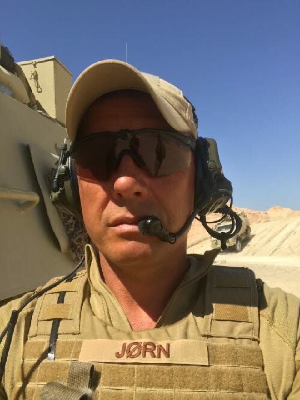 I FORSVARET: Jørn Rasmussen har jobbet som lege på pansret ambulanse i hurtig reaksjonsstyrke på Rena leir, vært to ganger i Irak og står nå på 48 timers NATO-beredskap.
Foto: Privat