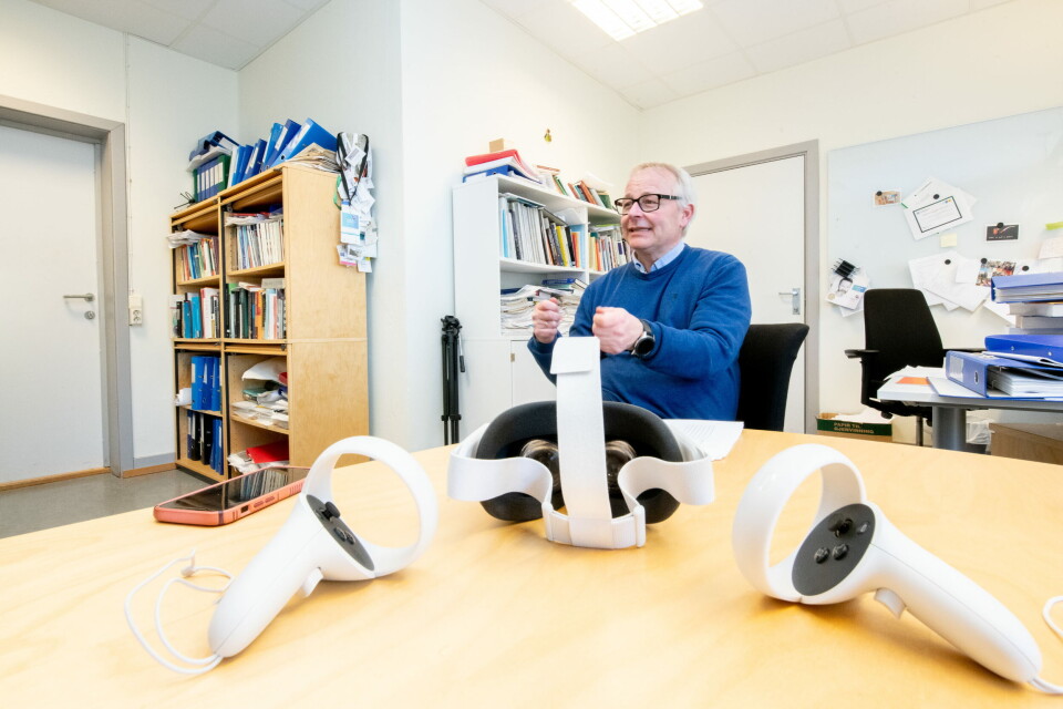 HER OG NÅ: – Vi må ha noe her og nå, og da er VR et glimrende verktøy, sier UiO-professor og OUS-overlege Jan Ivar Røssberg. Foto: Vidar Sandnes HER OG NÅ: – Vi må ha noe her og nå, og da er VR et glimrende verktøy, sier UiO-professor og OUS-overlege Jan Ivar Røssberg. Foto: Vidar Sandnes