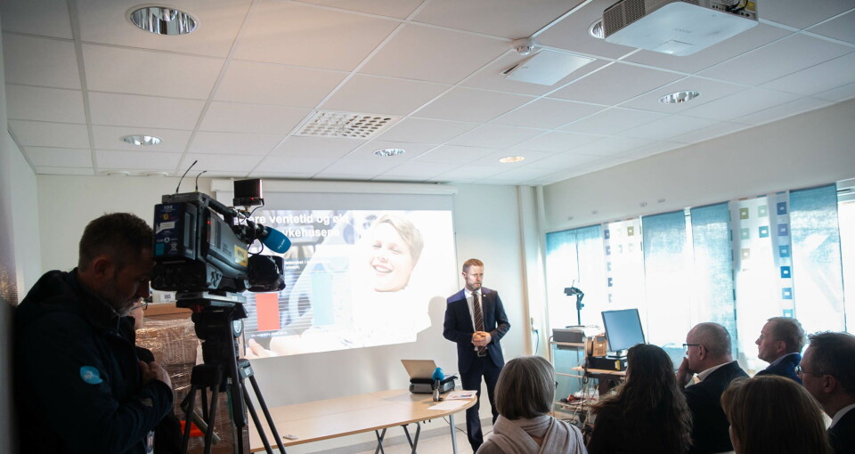 FÅR LÅN: Helseminister Bent Høie la frem helsebudsjettet på en pressekonferanse på Aker sykehus mandag. Regjeringen foreslår å gi OUS til sammen 29,1 milliarder kroner til nye sykehus. Foto: Lasse Moe
