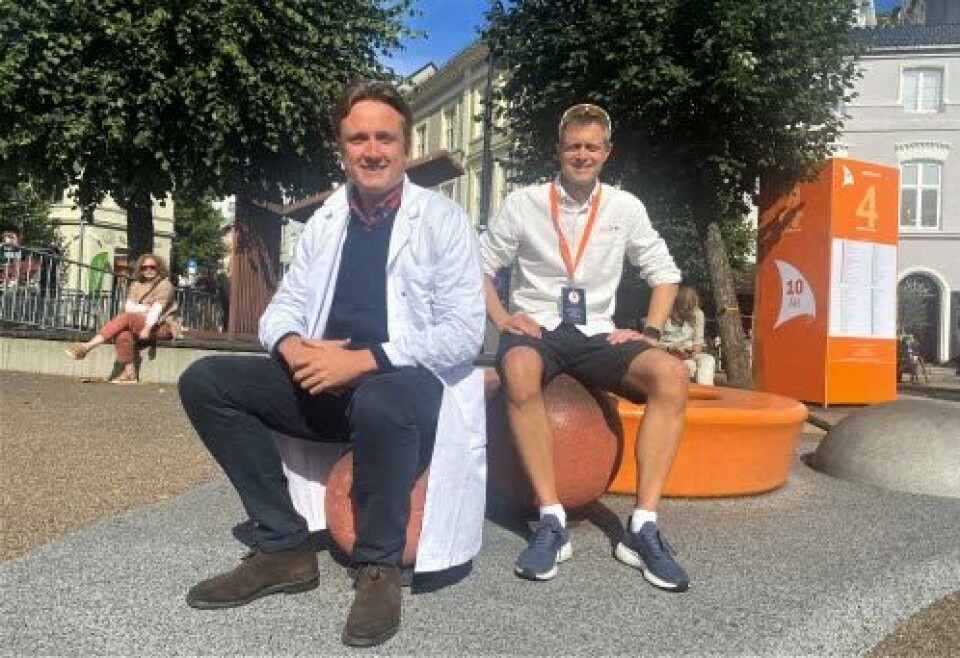 Overlege Jarle Jortveit ved Arendal sykehus, her sammen med Edvard Liljedahl Sandberg (foran), som er lege i spesialisering og skal ta doktorgraden sin på denne studien.
Foto: Siri Gulliksen Tømmerbakke Overlege Jarle Jortveit ved Arendal sykehus, her sammen med Edvard Liljedahl Sandberg (foran), som er lege i spesialisering og skal ta doktorgraden sin på denne studien.
Foto: Siri Gulliksen Tømmerbakke