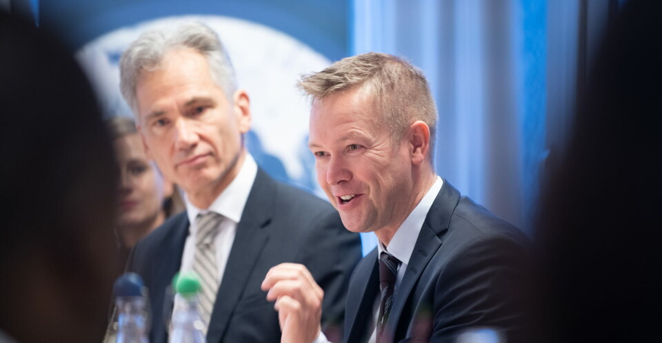 Aksel Jakobsen, statssekretær i Utenriksdepartementet (t.h) og Frederik Kristensen, viseadministrerende direktør i CEPI under møtet med prinsesse Astrid av Belgia og den belgiske delegasjonen tirsdag 26. november. Foto: Vidar Sandnes Foto / CEPI