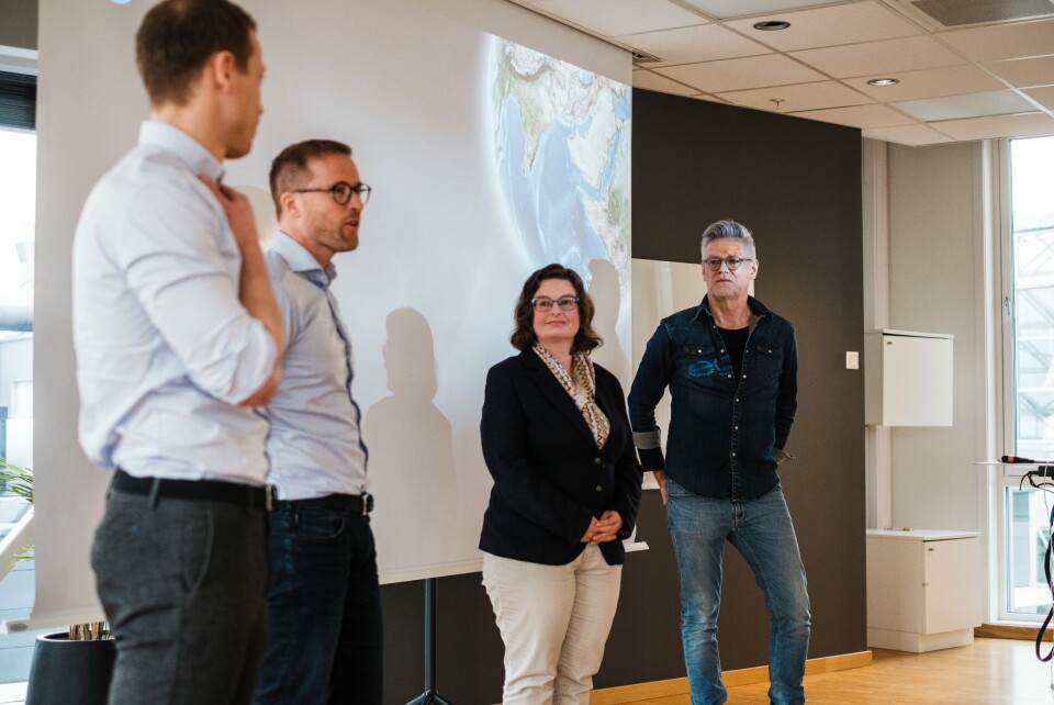 PANELDISKUSJON: Både bærekraftige priser og omdømmebygging var tema under paneldiskusjonen på frokostmøtet tirsdag: fra venstre: Morten Tangnes (Biogen), André Bregård (Novo Nordisk), Line Walen (AstraZeneca) og Frode Nakkim (Bayer). Foto: Ole Gunnar Onsøien