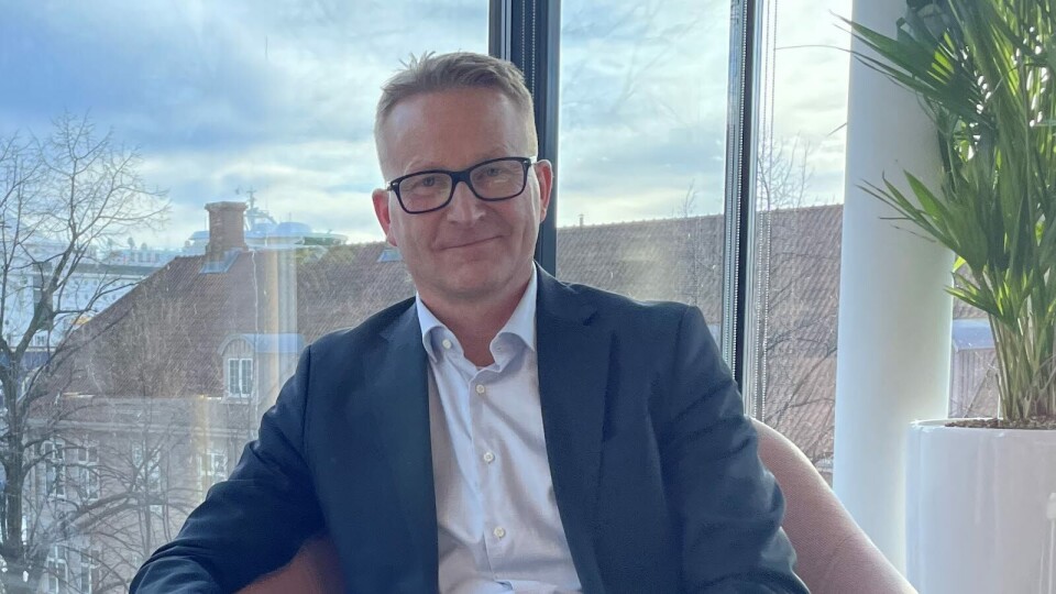 KLAR FOR FORTSETTELSEN: – Min lange erfaring fra industrien i Norge og utland har gitt meg en vesentlig innsikt i strategisk tenkesett. Jeg mener det er en fordel å kjenne godt til de man skal finne løsninger sammen med i utfordrende situasjoner, sier Tommy Juhl Nielsen, som nå er permanent divisjonsdirektør Legemidler i Sykehusinnkjøp. Foto: Privat