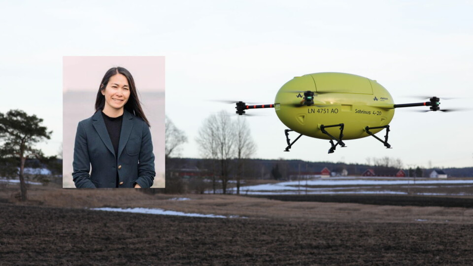 LUFTIGE PLANER: – I denne kommende prøveperioden vil dronene gå mellom oss og fôrfabrikken Cargill i Florø, med syv kilometer luftlinje mellom oss, og maksimalt fly med seks kilo last. Men dronene kan potensielt hente prøver andre steder også, med lengre avstand og tyngre last, sier Quynh Le, administrerende direktør i Eurofins Havlandet. Foto: Eurofins/Airlift Solutions