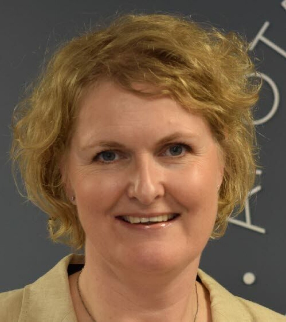 INFORMASJON: – At flertallet foretrekker å kjøpe reseptmedisinene sine i et fysisk apotek, henger nok sammen med hvor de tror de får best informasjon og veiledning, uttaler Hanne Andresen. Foto: Apotekforeningen