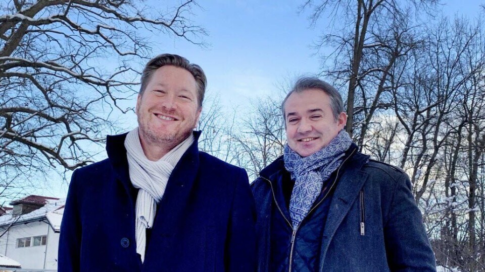 – TRANSFORMATIV TRANSAKSJON: – Med denne avtalen har NOI/NEC skaffet rettighetene til en attraktiv leveringsplattform med bredt teraputisk potensial innen onkologi og andre områder, sier Richard Stratford (t.v), administrerende direktør i NEC Oncoimmunity. Her avbildet med medgrunnlegger Trevor Clancy. Arkivfoto: Oslo Cancer Cluster Foto: