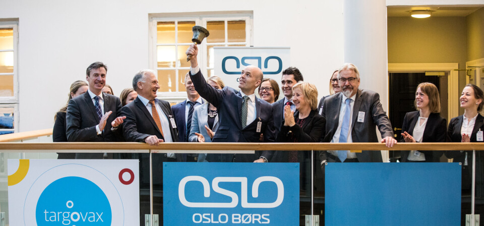 Administrerende direktør Øystein Soug ringer i bjellen på Oslo Børs. Foto: Targovax