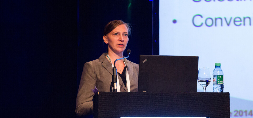 OVER-ETTERLEVELSE: Farmasøyt Marlene Claycomb pekte i presentasjonen sin på problemer ved over-etterlevelse og hvordan det påvirker sykdomsbildet negativt. Foto: Lasse Moe