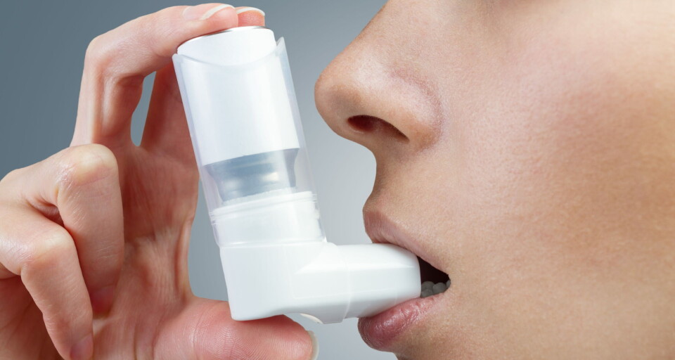 NYVINNING: En app og en sensor som er spesialbygd for Breezhaler-inhalatoren skal kunne gi pasientene bekreftelse på korrekt inhalasjon, påminnelse om medisinering og tilgang til objektive data som kan deles med pasientens lege. Illustrasjon: Getty Images Foto: