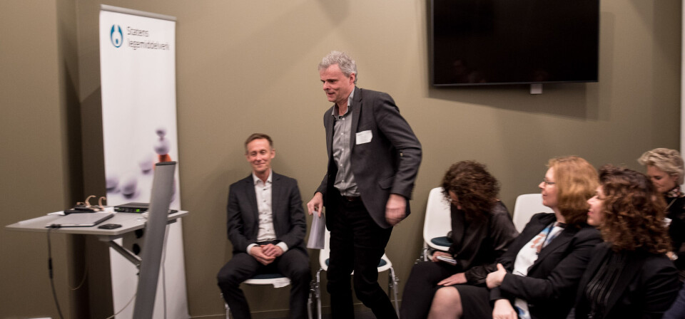 ØNSKER INNOVASJONSSTØTTE: Per T. Lund, her under Dagens Medisin Pharma frokostmøte, oppfordrer SLV til mer innovasjonsstøtte for apotekfarmasøyter. SLVs direktør Audun Hågå i bakgrunnen. Foto: Vidar Sandnes