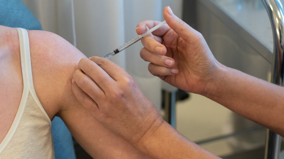 HAR KOMBO-TRO: – Kombinasjonen av disse to vaksinene, som individuelt har levert enestående resultater med gode sikkerhet- og tolerabilitetsprofiler, kan lede til enda bedre effektivitet for helsevesenet, sier Gregory M. Glenn, direktør for forskning og utvikling i Novavax. Illustrasjonsbilde: Vidar Sandnes Foto: