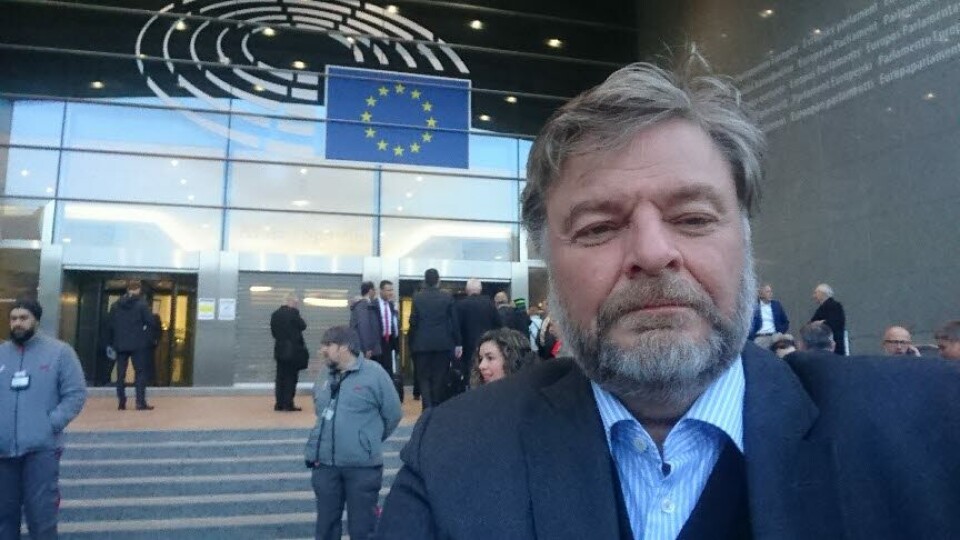 - Joda, det er en liten fjær i karrierehatten dette, medgir Steinar Madsen etter mildt press. Tirsdag holdt han foredrag for Europaparlamentets helseutvalg. Foto: Selfie