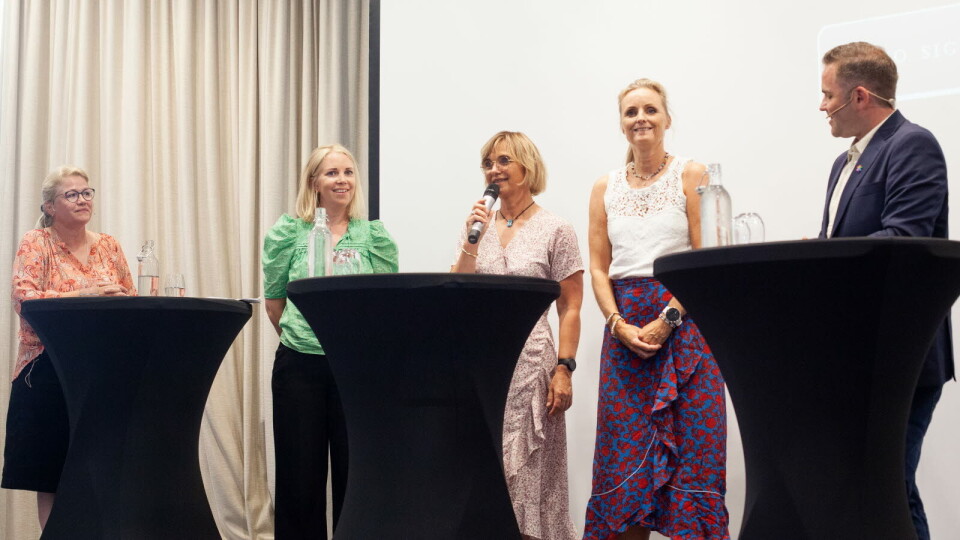 ENIGE OG UENIGE: Det var taletrengte debattdeltakere under seminaret om legemiddeltilgang mandag. Fra venstre: Inger Cathrine Bryne (leder i Beslutningsforum), - Stine Bergliot Høibakk-Nissen, spesialrådgiver i Kreftforeningen, Lilly Ann Elvestad, generalsekretær i FFO og Kirsti Nyhus, daglig leder i AbbVie Norge. Foto: Lars Brock Nilsen ENIGE OG UENIGE: Det var taletrengte debattdeltakere under seminaret om legemiddeltilgang mandag. Fra venstre: Inger Cathrine Bryne (leder i Beslutningsforum), - Stine Bergliot Høibakk-Nissen, spesialrådgiver i Kreftforeningen, Lilly Ann Elvestad, generalsekretær i FFO og Kirsti Nyhus, daglig leder i AbbVie Norge. Foto: Lars Brock Nilsen