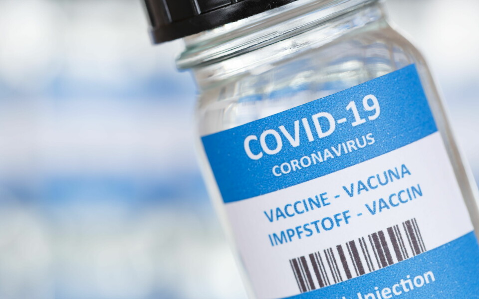 ANBEFALER: Et sikkerhetspanel hos den europeiske legemiddelmyndigheten EMA anbefalte fredag å føre opp tilstanden transvers myelitt som bivirkning av AstraZenecas covid-19-vaksine. Illustrasjonsbilde; Colourbox Foto:
