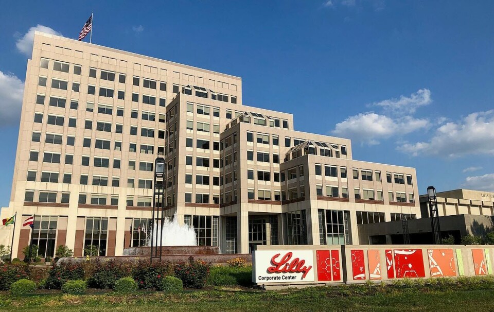 VIKTIG INVESTERING: – Disse nye produksjonssteedene vil støtte opp under økt behov for eksisterende Lilly-produkter, og spille en viktig rolle i å bringe Lillys robuste kliniske pipeline til pasienter i hele verden, sier Eli Lilly-direktør David Ricks. Bildet viser selskapets hovedkvarter i Indianapolis, Indiana. Foto: Wikimedia Commons