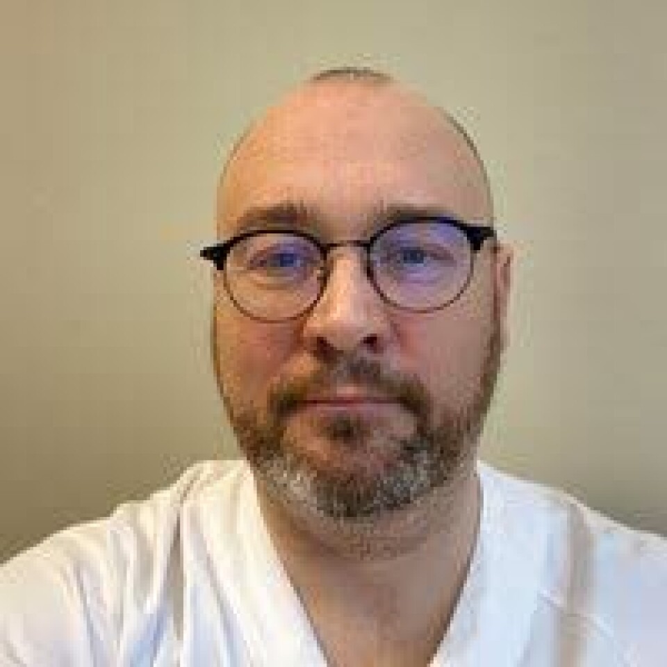 BALANSE: – Det er viktig å avdekke kritikkverdige forhold, men det er også viktig med balanse. Det er vanskelig; slike saker skaper uro blant kolleger og ansatte, sier Stein Helge Tingvoll, foretakstillitsvalgt for Legeforeningen ved Sykehuset Innlandet på spørsmål om hvordan varslingssaker preger organisasjonen. Foto: Legeforeningen