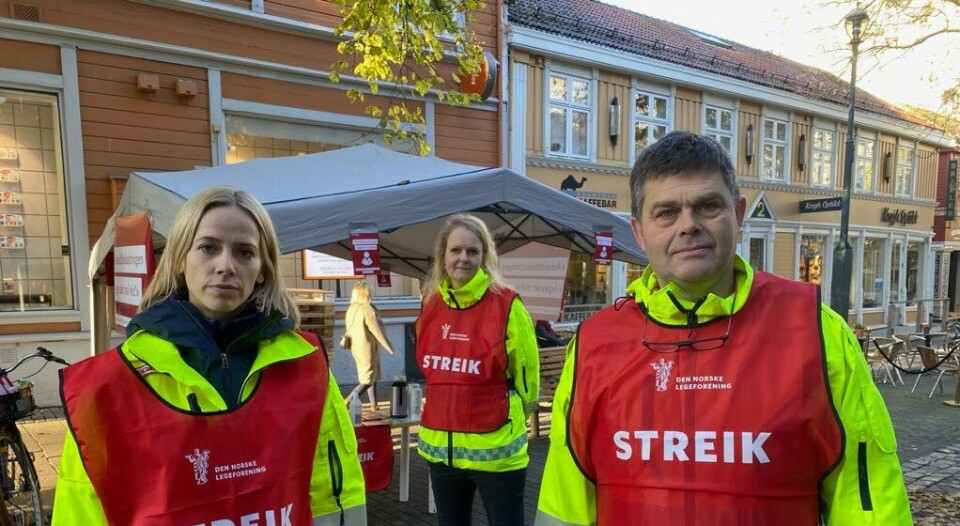 STREIKEVILJE: Leger i Trondheim var blant dem som streiket i høst. På bildet: Fastlege Mona Størseth, Johanna Westin og Finn Høivik. Foto: Privat STREIKEVILJE: Leger i Trondheim var blant dem som streiket i høst. På bildet: Fastlege Mona Størseth, Johanna Westin og Finn Høivik. Foto: Privat