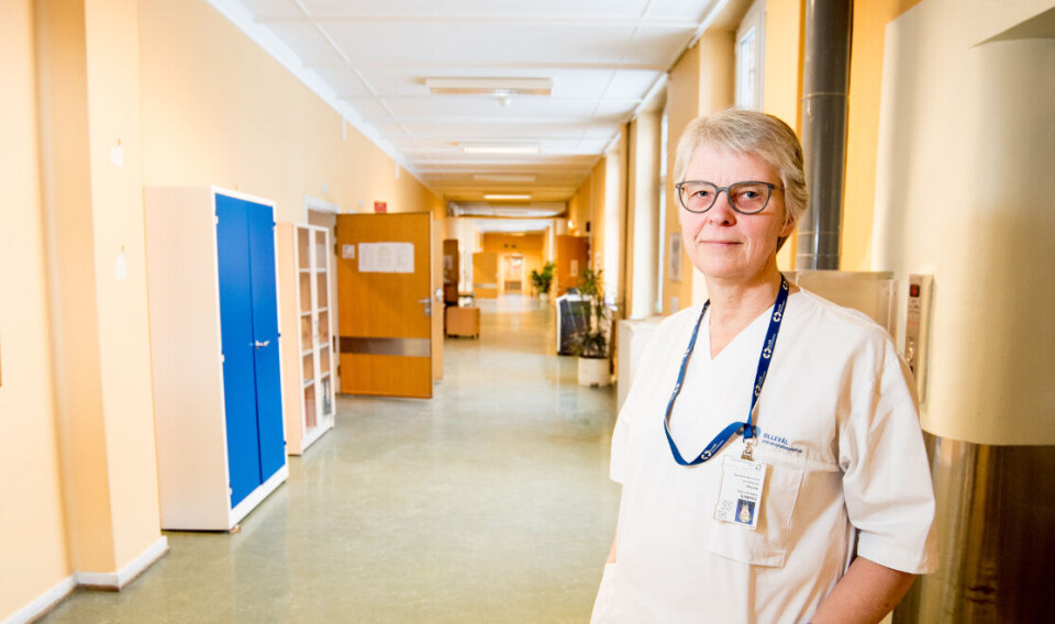 OPPLEVER PRESS: Overlege Elisabeth Gullowsen Celius ved Ullevål sykehus OUS sier det er et veldig press på å unngå fristbrudd. Hun har flere ganger kritisert sykehusenes ventelistepraksis. Nå har helsemyndighetene bedt henne om råd i arbeidet med en ny lov. Foto: Vidar Sandnes OPPLEVER PRESS: Overlege Elisabeth Gullowsen Celius ved Ullevål sykehus OUS sier det er et veldig press på å unngå fristbrudd. Hun har flere ganger kritisert sykehusenes ventelistepraksis. Nå har helsemyndighetene bedt henne om råd i arbeidet med en ny lov. Foto: Vidar Sandnes