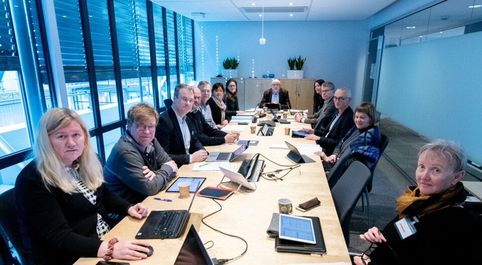 BESLUTNINGSFORUM: Arkivbilde av Beslutningsforum for Nye metoder. Her avbildet i februar, med de fire RHF-direktørene, Cecilie Daae i Helse Nord, Cathrine Lofthus i Helse Sør-Øst, Stig Slørdahl i Helse Midt, og daværende Helse Vest-direktør Herlof Nilssen. Nåværende direktør i Helse Vest er Inger Cathrine Bryne. Foto: