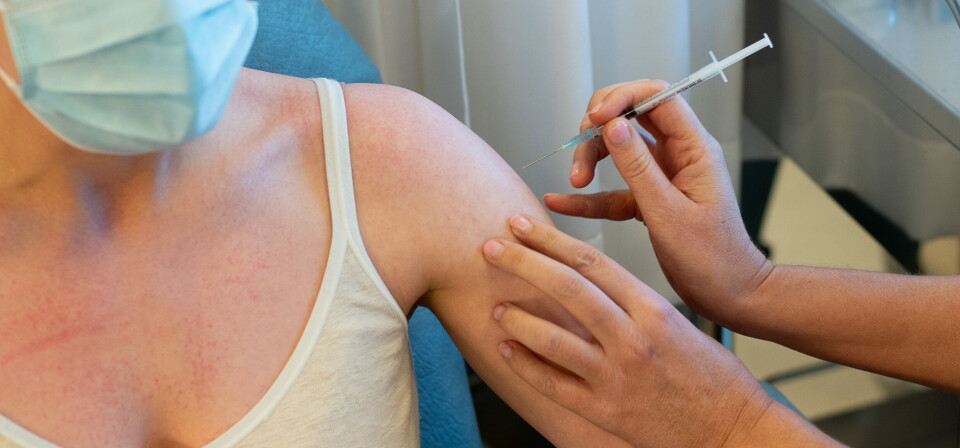 PÅ VEI: Så langt har fire koronavaksiner fått midlertidig godkjenning i EU og dermed også Norge, men flere koronavaksiner er under utprøving. På bildet: En kvinne får en koronavaksine ved Ahus. Arkivfoto: Vidar Sandnes Foto: PÅ VEI: Så langt har fire koronavaksiner fått midlertidig godkjenning i EU og dermed også Norge, men flere koronavaksiner er under utprøving. På bildet: En kvinne får en koronavaksine ved Ahus. Arkivfoto: Vidar Sandnes Foto: