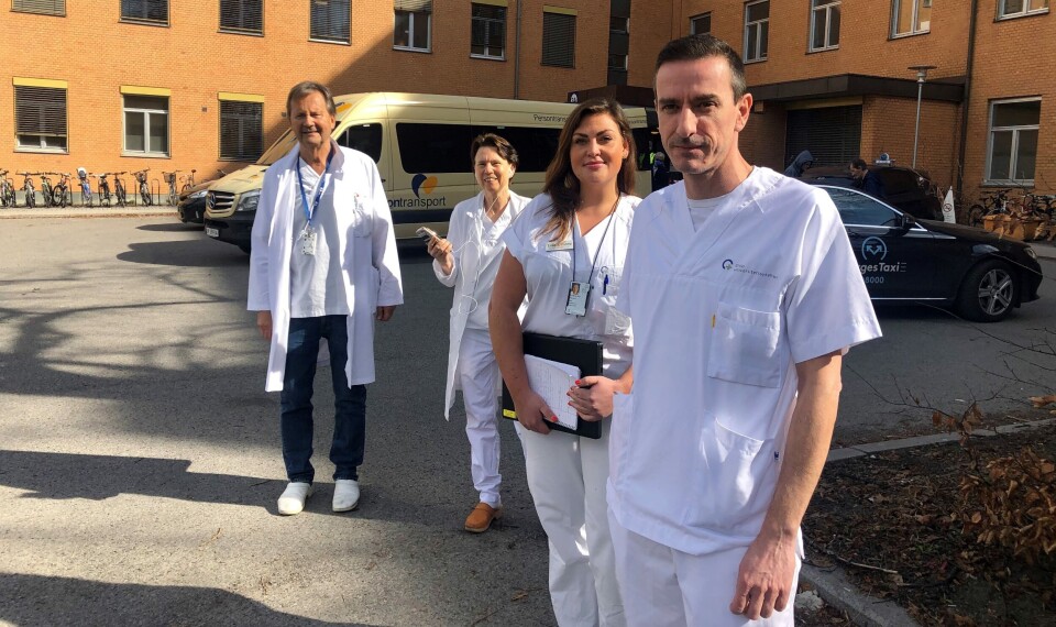 UKJENT TERRENG: – Vi har ikke vært i dette lendet før. Vi har hatt papirøvelser med pandemier, sier (f.v) Dag Jacobsen, sjef ved medisinsk intensivklinikk. Her sammen med kollegene Oona Dunlop, LIS Emilie Hemma og intensivsykepleier Sasa Katadzic. Medisinsk klinikk er i front på Ullevål sykehus når det kommmer til å håndtere koronakrisen. Foto: Anne Grete Storvik UKJENT TERRENG: – Vi har ikke vært i dette lendet før. Vi har hatt papirøvelser med pandemier, sier (f.v) Dag Jacobsen, sjef ved medisinsk intensivklinikk. Her sammen med kollegene Oona Dunlop, LIS Emilie Hemma og intensivsykepleier Sasa Katadzic. Medisinsk klinikk er i front på Ullevål sykehus når det kommmer til å håndtere koronakrisen. Foto: Anne Grete Storvik