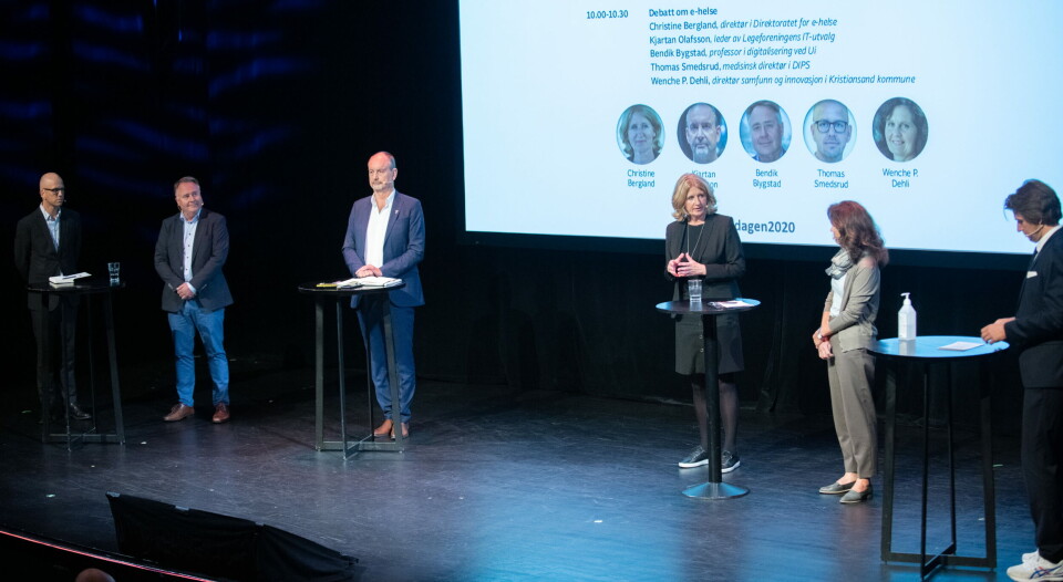 AKSON-DEBATT: I debatten onsdag deltok e-helsedirektør Christine Bergland, Wenche P. Dehli, direktør for samfunn og innovasjon i Kristiansand kommune, Kjartan Olafsson, leder av Legeforeningens IT-utvalg, Bendik Bygstad, professor i digitalisering ved UiO og Thomas Smedsrud, medisinsk direktør i Dips. Debattleder var Markus Moe, ansvarlig redaktør i Dagens Medisin. Foto: Vidar Sandnes AKSON-DEBATT: I debatten onsdag deltok e-helsedirektør Christine Bergland, Wenche P. Dehli, direktør for samfunn og innovasjon i Kristiansand kommune, Kjartan Olafsson, leder av Legeforeningens IT-utvalg, Bendik Bygstad, professor i digitalisering ved UiO og Thomas Smedsrud, medisinsk direktør i Dips. Debattleder var Markus Moe, ansvarlig redaktør i Dagens Medisin. Foto: Vidar Sandnes