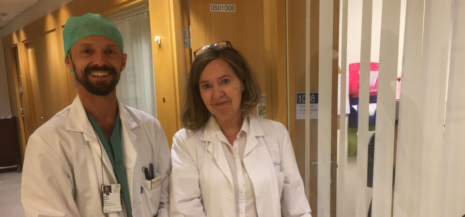 FORNØYDE: Seksjonsleder Mads Aarhus og avdelingsleder Sissel Reinlie ved Nevrokirurgisk avdeling, Oslo universitetssykehus er glade for dugnadsinnsatsen fra kolleger. Foto: OUS Foto: FORNØYDE: Seksjonsleder Mads Aarhus og avdelingsleder Sissel Reinlie ved Nevrokirurgisk avdeling, Oslo universitetssykehus er glade for dugnadsinnsatsen fra kolleger. Foto: OUS Foto: