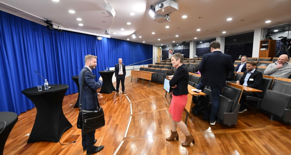 GOD STEMNING: Helseminister Bent Høie (H) hilste på legepresident Marit Hermansen før han la frem planen mandag. Foto: Vidar Sandnes GOD STEMNING: Helseminister Bent Høie (H) hilste på legepresident Marit Hermansen før han la frem planen mandag. Foto: Vidar Sandnes