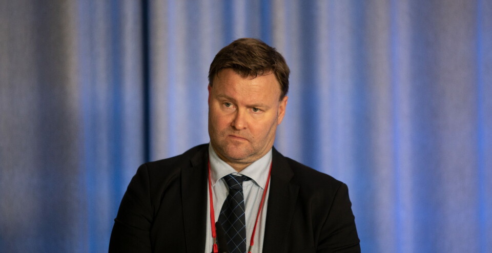 JOBBER MED ANBEFALING: Fungerende assisterende helsedirektør Espen Rostrup Nakstad oppgir at det nå er hektisk arbeid i Helsedirektoratet med å lage et notat som skal brukes av regjeringen i vurderingen av eventuelle tiltak etter påske. Foto: Jan Richard Kjeldstrup