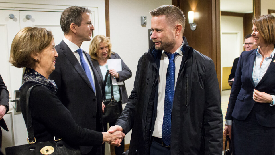 STUDIETUR: Denne uken er en rekke helseaktører i Toronto for å lære om helseinnovasjon. På bildet er visepresident i SINTEF, Randi E. Reinertsen, kommunikasjonsdirektør i HOD Arve Paulsen, helseminister Bent Høie og ambassadør Anne Kari Hansen Ovind. Foto: Lasse Moe STUDIETUR: Denne uken er en rekke helseaktører i Toronto for å lære om helseinnovasjon. På bildet er visepresident i SINTEF, Randi E. Reinertsen, kommunikasjonsdirektør i HOD Arve Paulsen, helseminister Bent Høie og ambassadør Anne Kari Hansen Ovind. Foto: Lasse Moe