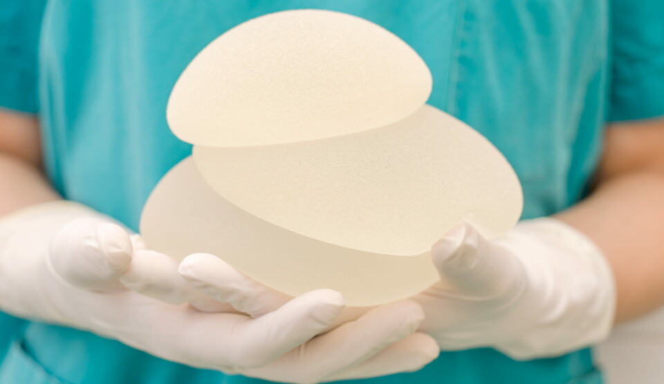TOLKNINGSTRØBBEL: Brystimplantater kan gjøre det vanskeligere å gjennomføre en mammografi og også mer krevende å tolke bildene, ifølge den nye studien. Foto: ThinkstockPhotos Foto: Colourbox TOLKNINGSTRØBBEL: Brystimplantater kan gjøre det vanskeligere å gjennomføre en mammografi og også mer krevende å tolke bildene, ifølge den nye studien. Foto: ThinkstockPhotos Foto: Colourbox