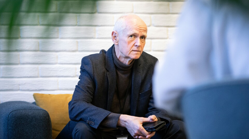 VIL VÆRE SIKRE PÅ SAMMENHENG: Smitteverndirektør Geir Bukholm håper på mer årsaken til de alvorlige sjeldne tilstandene som er påvist hos personer som har fått koronavaksine, og ser venter blant annet på ny forskning fra Tyskland. Foto: Siri Øverland Eriksen VIL VÆRE SIKRE PÅ SAMMENHENG: Smitteverndirektør Geir Bukholm håper på mer årsaken til de alvorlige sjeldne tilstandene som er påvist hos personer som har fått koronavaksine, og ser venter blant annet på ny forskning fra Tyskland. Foto: Siri Øverland Eriksen
