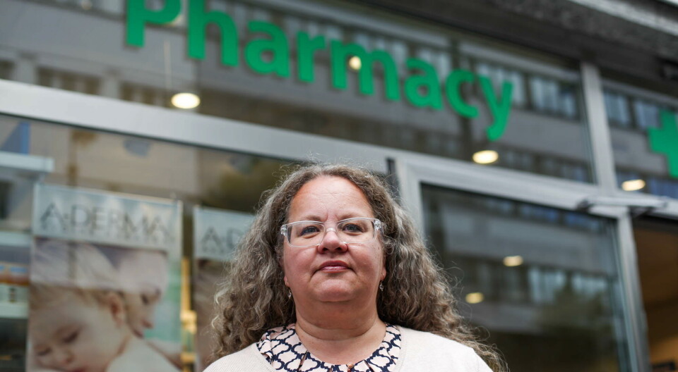 REAGERER PÅ PERMITTERINGER: – Vi har hatt forventninger til at eierne av apotekkjedene ville vente å se an permitteringsbehovet. Dette har jo to av apotekkjedene gjort så langt, sier Farmaceutenes leder Rønnaug Larsen. Foto: Lars Brock Nilsen REAGERER PÅ PERMITTERINGER: – Vi har hatt forventninger til at eierne av apotekkjedene ville vente å se an permitteringsbehovet. Dette har jo to av apotekkjedene gjort så langt, sier Farmaceutenes leder Rønnaug Larsen. Foto: Lars Brock Nilsen