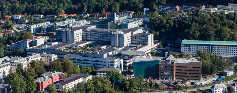 FÅR SPARKEN: Leder mister jobben ved Haukeland universitetssjukehus etter seksuell trakassering. Flyfoto: Haukeland universitetssjukehus. Foto: