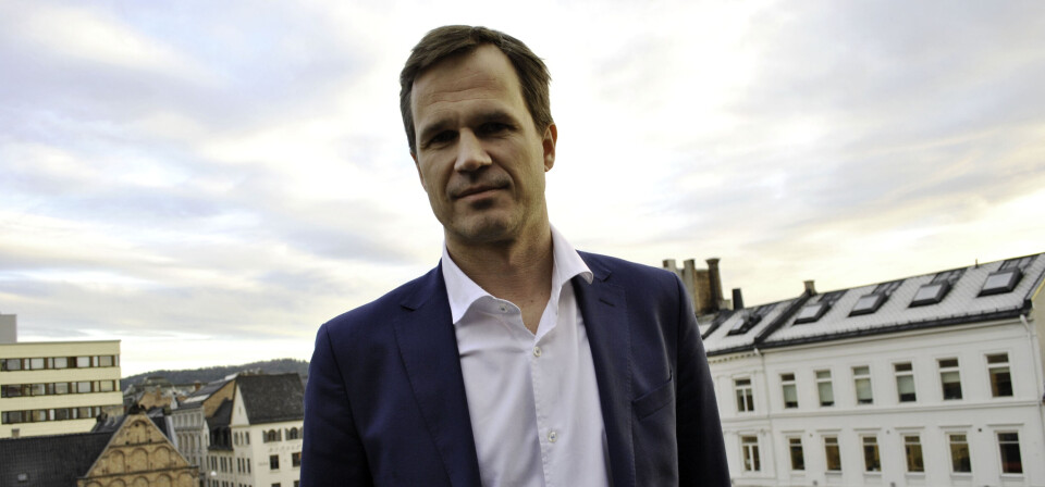 ALENE: Når turnusleger jobber legevakt, skal legen kunne konsultere en annen lege over telefon.
– I én av fire kommuner har man ikke en slik ordning overhodet. Dette anser jeg som svært alvorlig, sier Christer Mjåset. Foto: Anne Grete Storvik