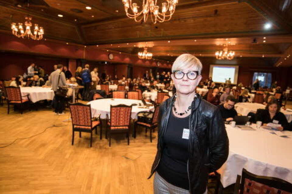 VISER TIL SPLITTELSE: – Det behov for fagmiljøet om å snakke om behandling i ro og mak. Uten å ha industrien på gangen, dette må man respektere, sier innkjøpsdirektør Bente Hayes i Sykehusinnkjøp. Her avbildet under TNF-BIO-anbudsseminaret i år.
Foto: Vidar Sandnes