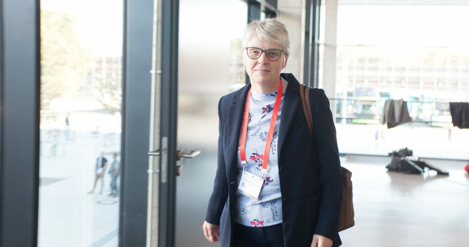 KRITISK: – Jeg synes ikke det har noe for seg å holde lukkede fagdiskusjoner. Det vi sier må tåle dagens lys. Det mener jeg bestemt, sier nevrolog Elisabeth Celius (OUS). Her avbildet under ECTRIMS i Berlin. Foto: Lasse Moe